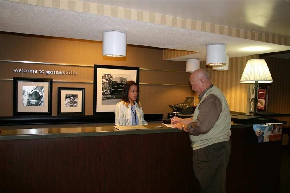 Hampton Inn Gainesville Beltér fotó